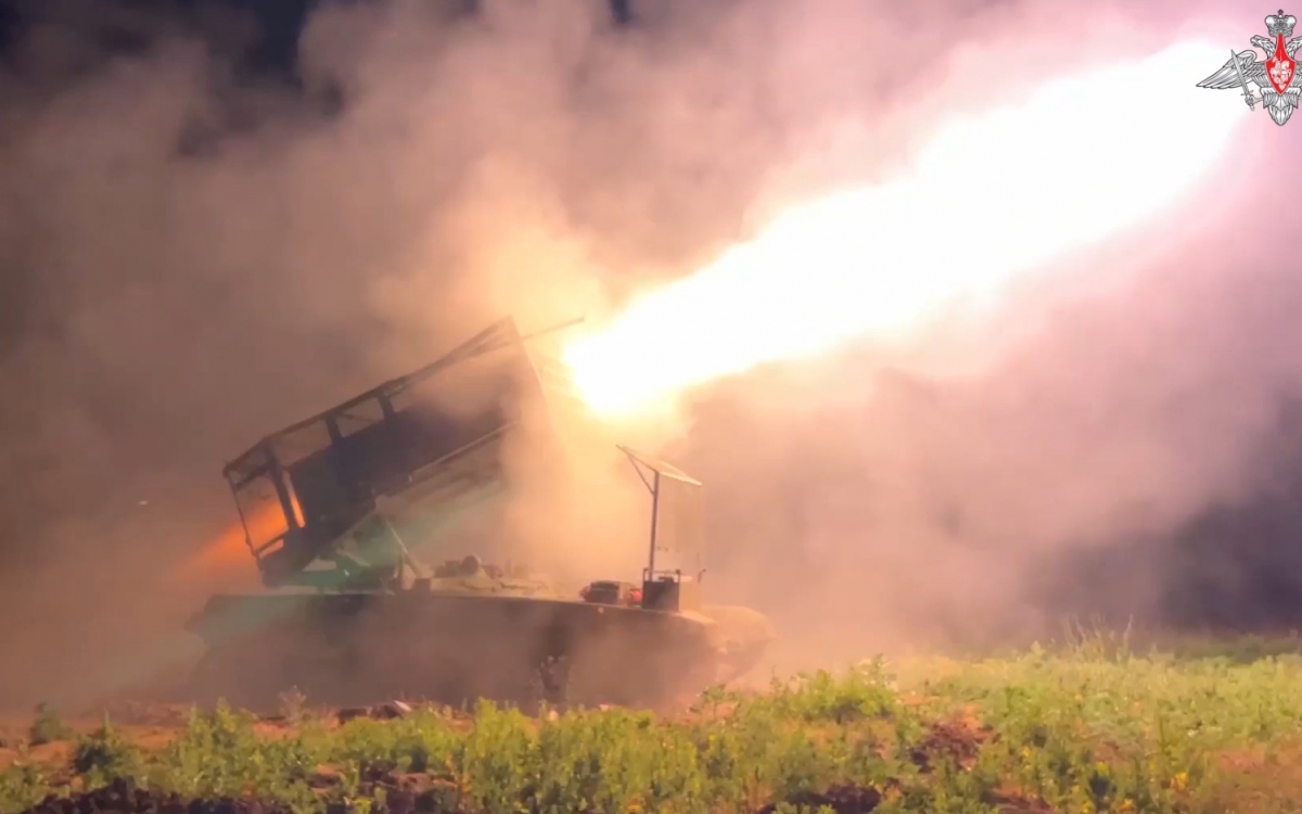 Pháo nhiệt áp Nga TOS-1A tấn công quân Ukraine gần Bakhmut